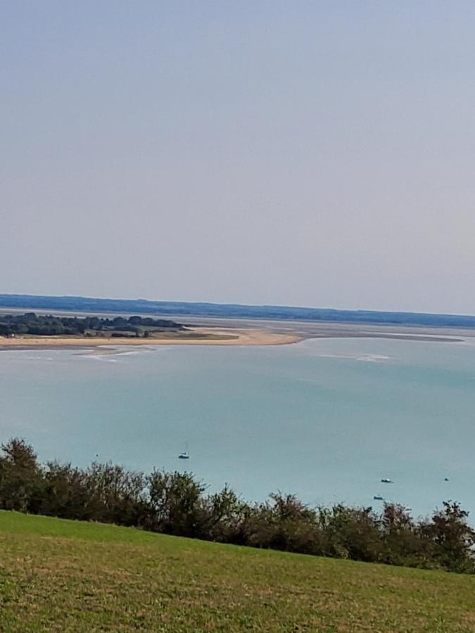 Chez Jollyjune, A Moins D'Une Heure Du Mont Saint Michel Champeaux Eksteriør bilde