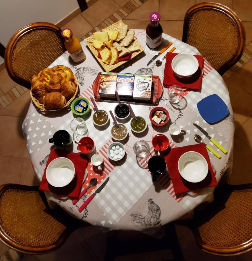 Chez Jollyjune, A Moins D'Une Heure Du Mont Saint Michel Champeaux Eksteriør bilde