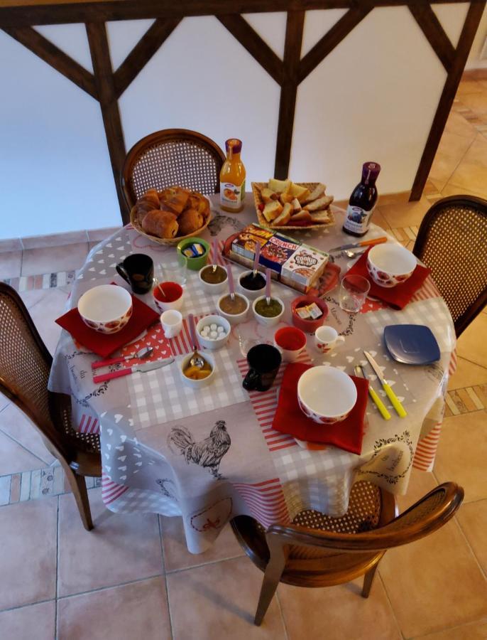 Chez Jollyjune, A Moins D'Une Heure Du Mont Saint Michel Champeaux Eksteriør bilde